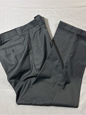 Circola Moda Men’s Gray Microtech Pleated Straight Leg Dress Pants 36 Pre-Owned
